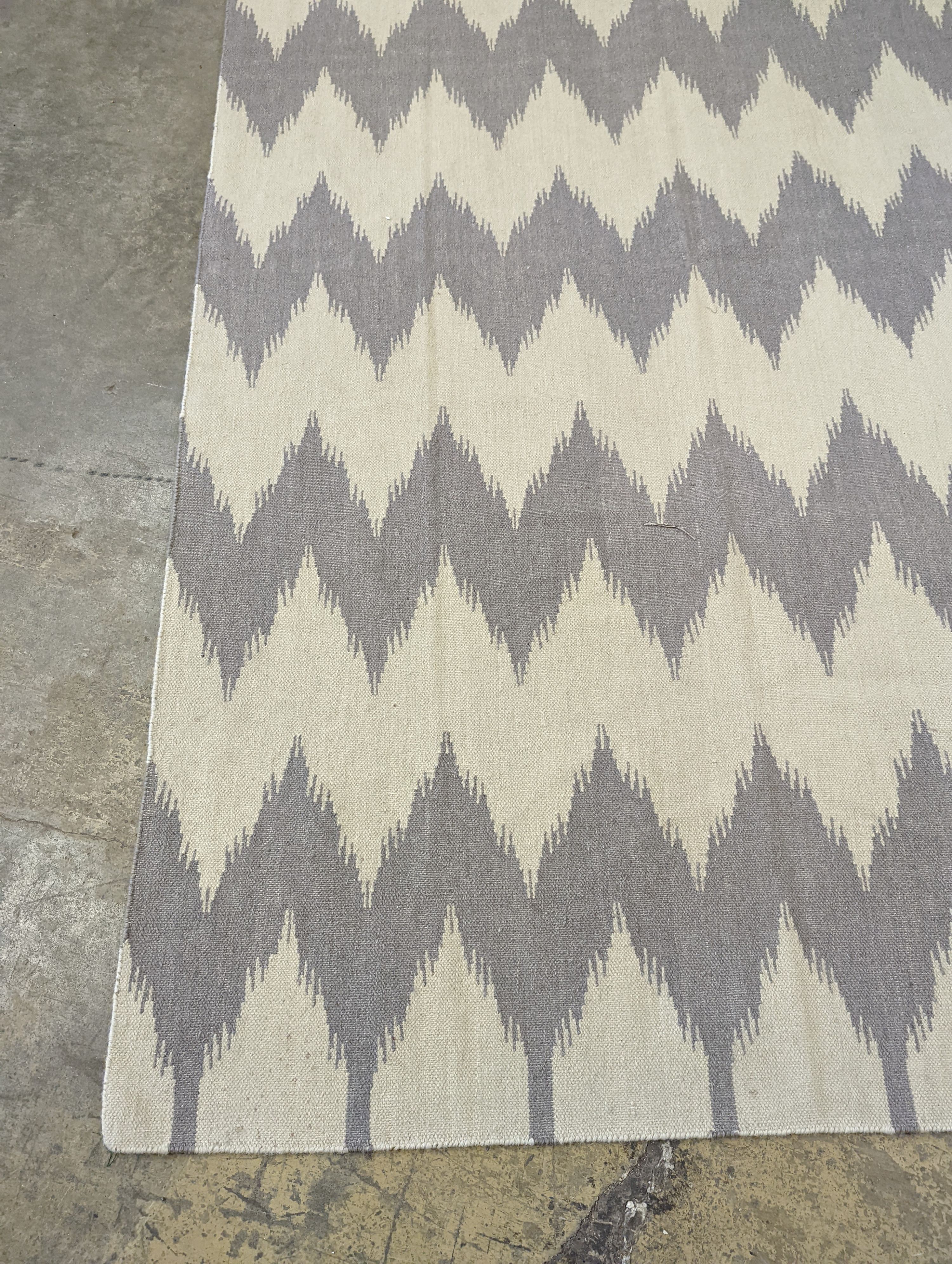 An Ikat contemporary dhurrie, approx. 200 x 160cm